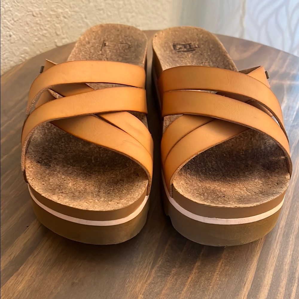 Reef Tan Sandals Criss-Cross Comfort - Picture 6 of 6